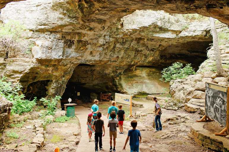 Natural Splendor Of Longhorn Caverns